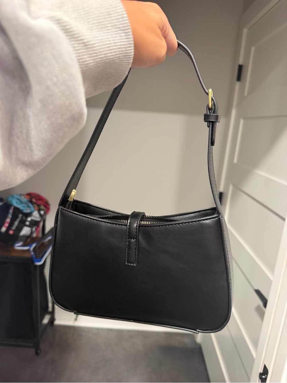 Classic Black Leather Shoulder Bag - Unbranded